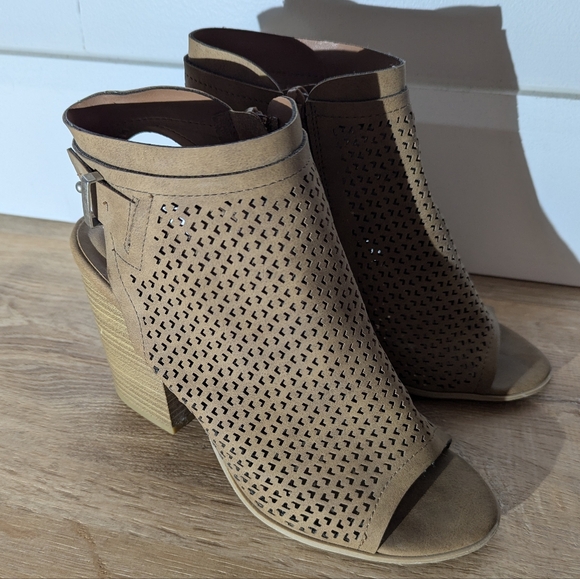 Soda Tan Chunky Open Toe Heel - Picture 4 of 8